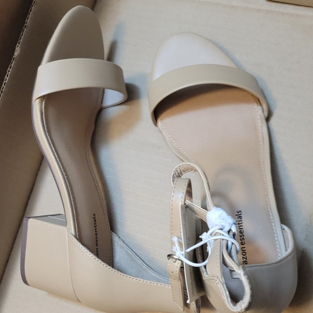 New Amazon essentials shoes size 11w